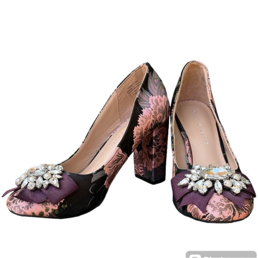 Kelley & Katie Floral Chunky Heel Pumps with Rhinestones on Front Bows size 7
